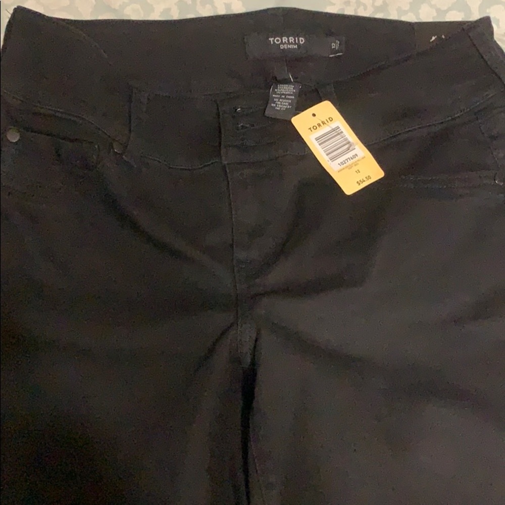 Black jegging capris